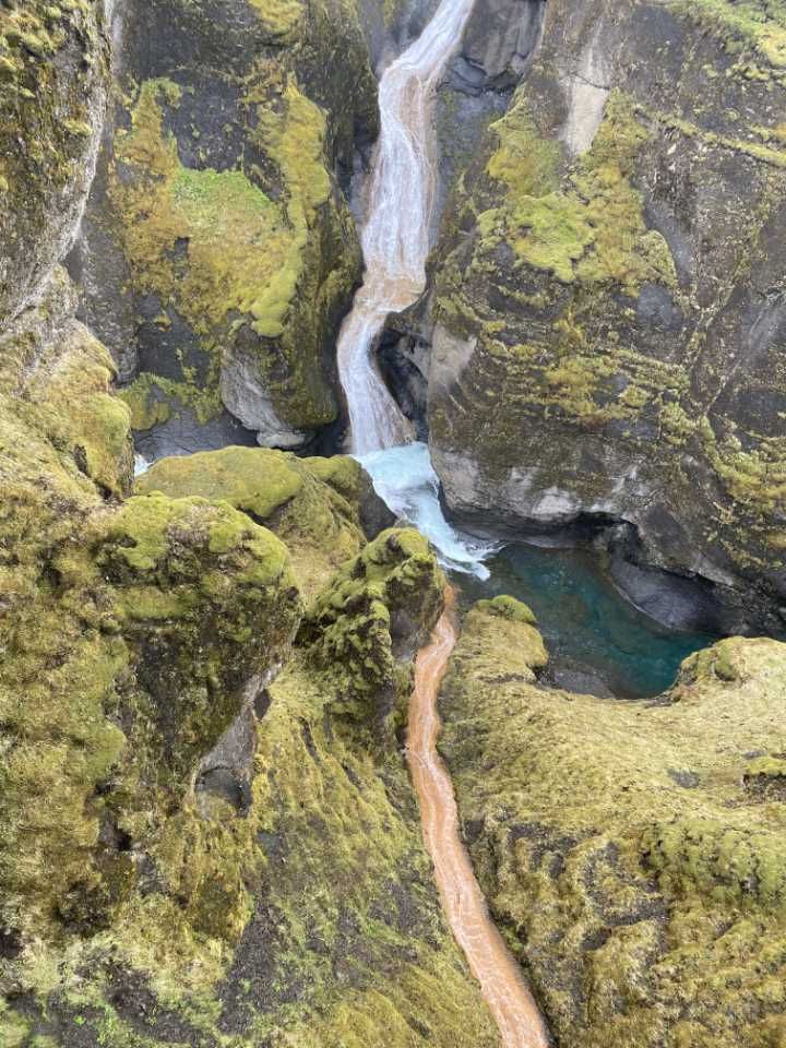 Fjadrargljufur Canyon intersecting streams